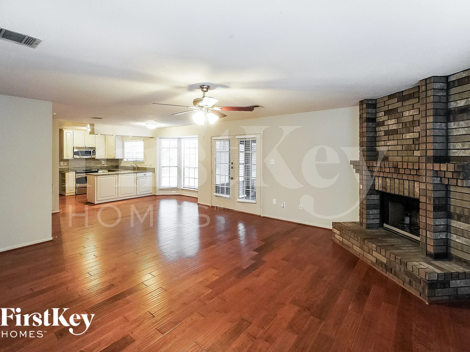 4 bed, 2.5 bath, 2528 sqft, $2,445 — Photo 4