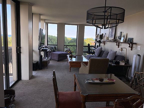 Living Room (1 of 2)