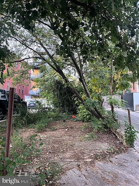 2nd image of 2122 Boyer St