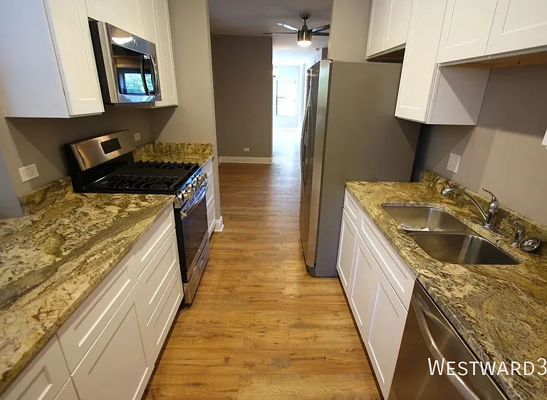 1120 W Addison St #3 — Photo 1