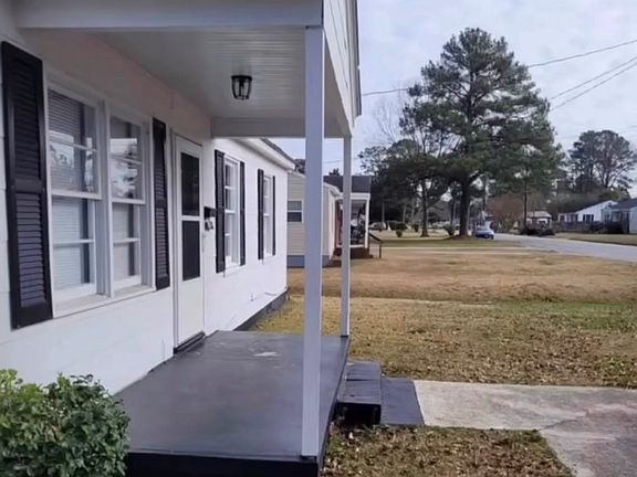 2nd image of 2108 Opal St