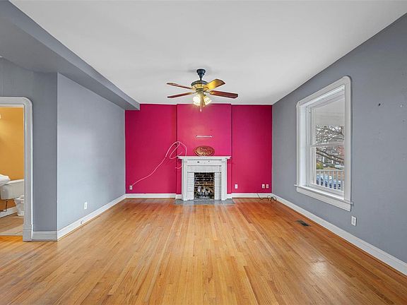 3rd image of 3449 Manhattan Ave