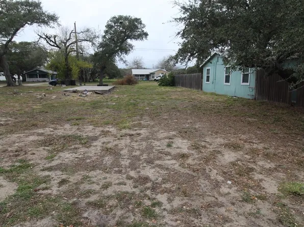 814 & 818 N Ann St, Rockport, TX 78382