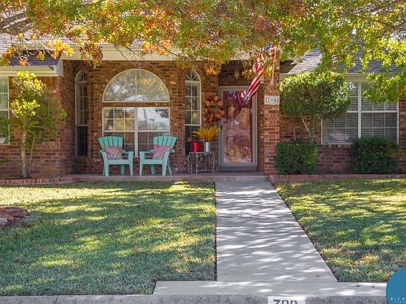 2nd image of 700 Oak Trl