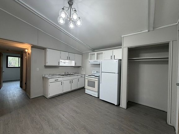 3rd image of 610 28th Ave N #4
