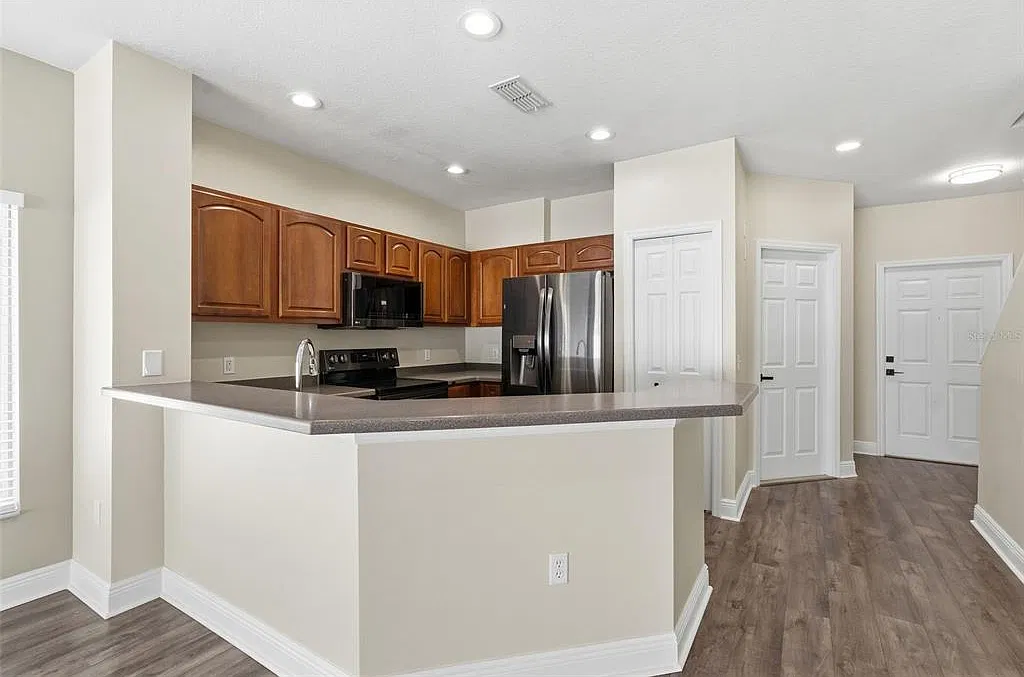 3 bed, 2.5 bath, 1410 sqft, $2,250 — Photo 3