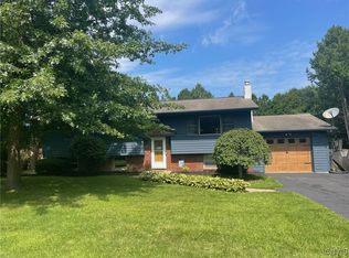 630 Patio Circle Dr, Oneida, NY 13421