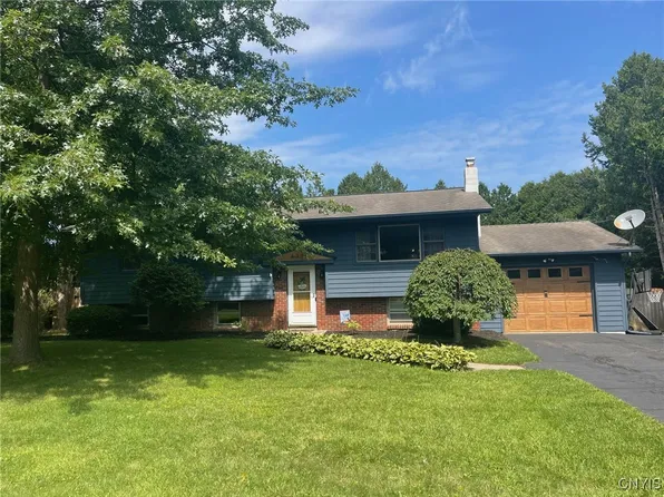 630 Patio Circle Dr, Oneida, NY 13421