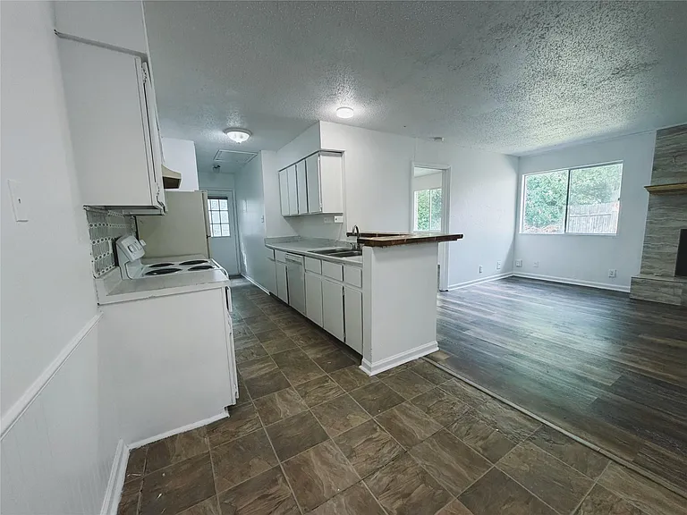9906 Hundred Oaks Cir #B — Photo 15