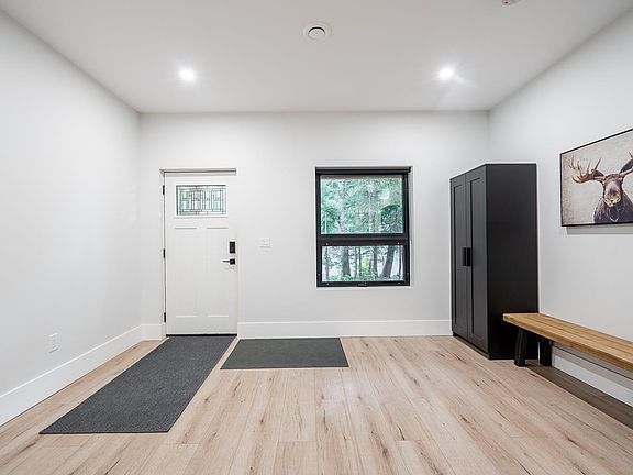 4th image of 47020 Snowmist Dr
