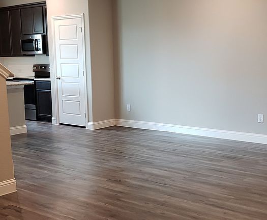 2nd image of 4927 Sanger Circle Dr
