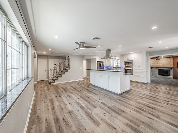 3rd image of 524 Buffalo Dr