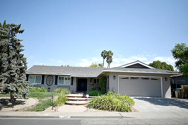126 Skyway Dr