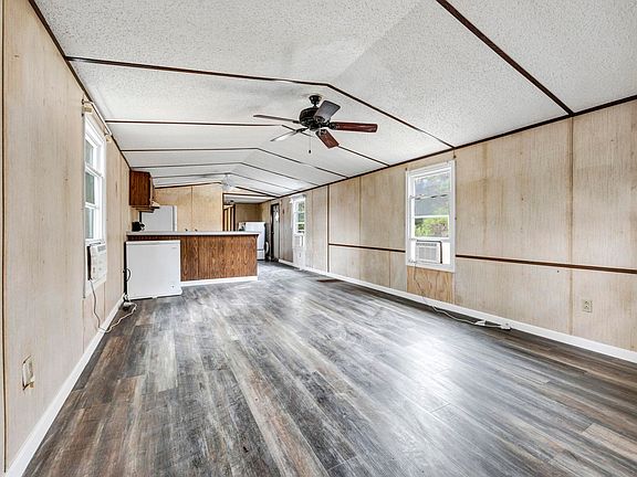 3rd image of 2152 Congaree Rd