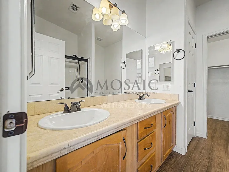 1625 S 74th St — Photo 24