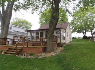 5517 W Diamond Lake Rd, Wawaka, IN 46794