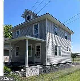 3 bed, 1.5 bath, 1080 sqft, $1,600 — Photo 1