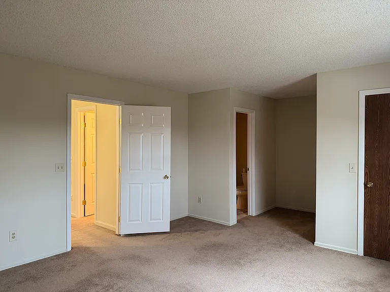 92 Westchester Dr — Photo 27