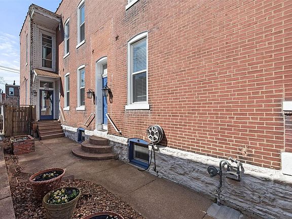 2nd image of 2655 Iowa Ave