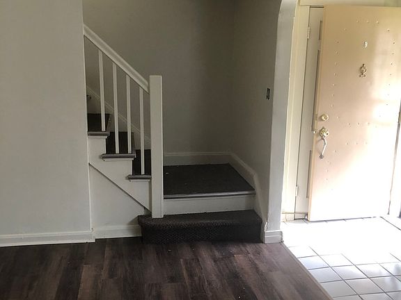 2nd image of 7605 S Hoyne Ave