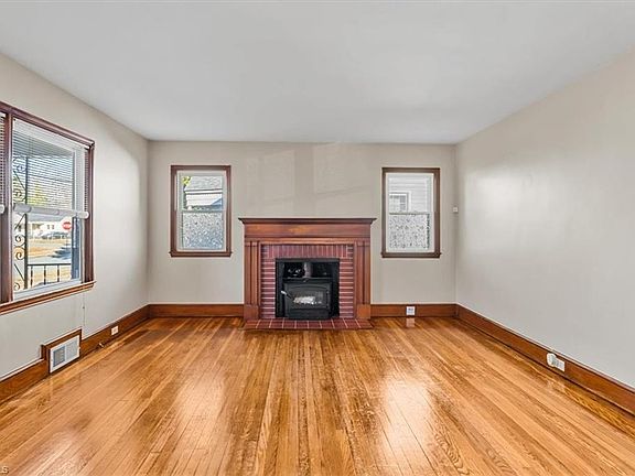 4th image of 2939 NE Gilmer Ave