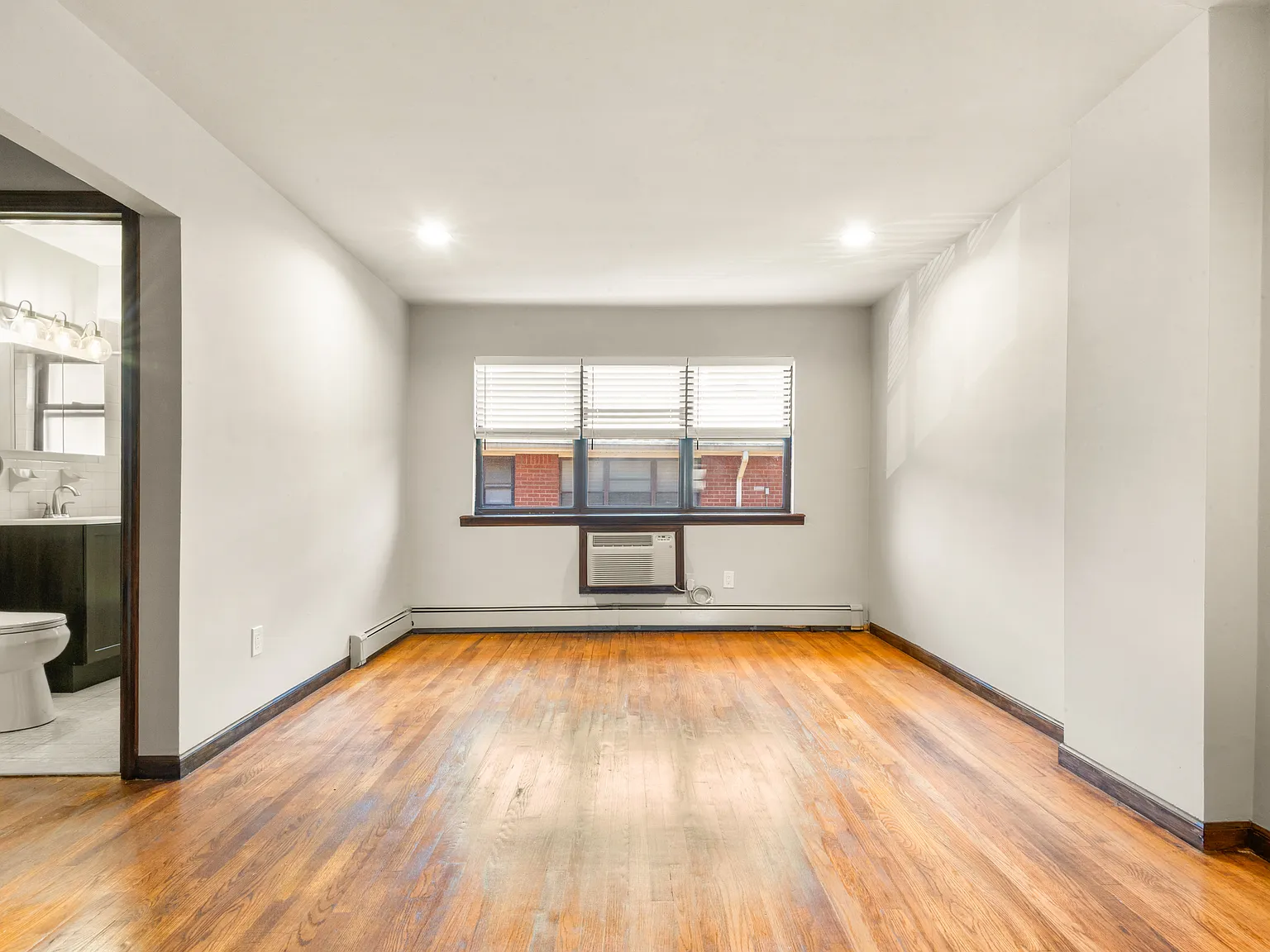 1 bed, 570 sqft, $1,800 — Photo 2