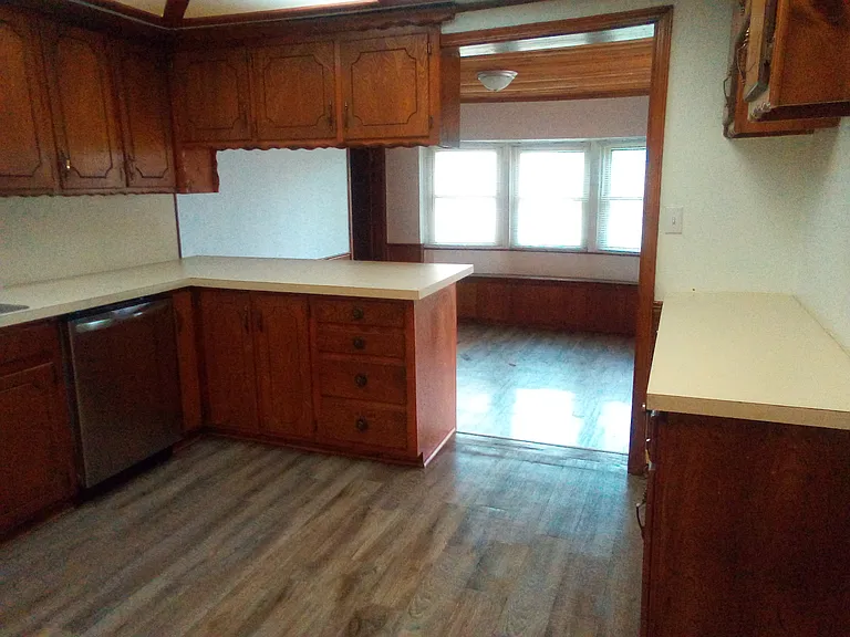 312 E Cedar Ln — Photo 4