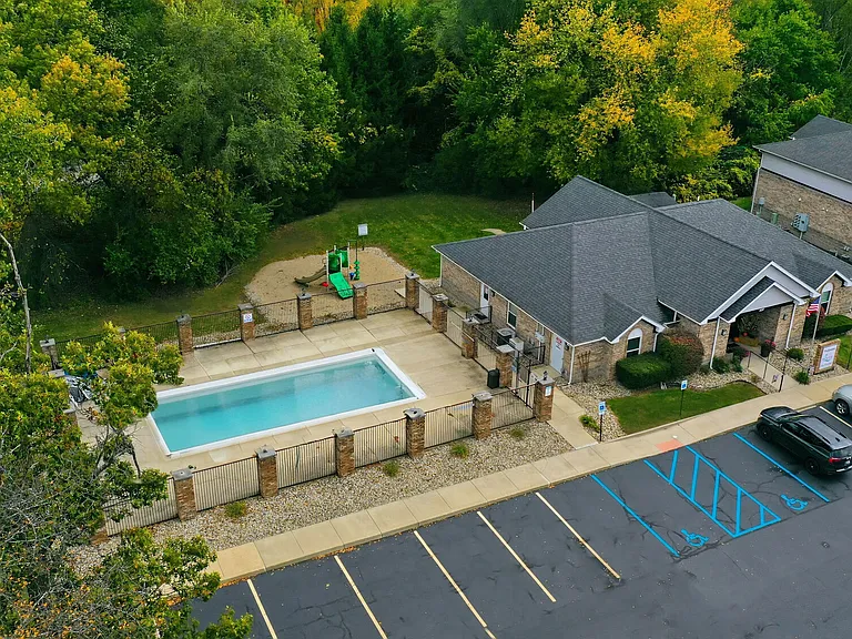 Spring Lake Apartments — Photo 16