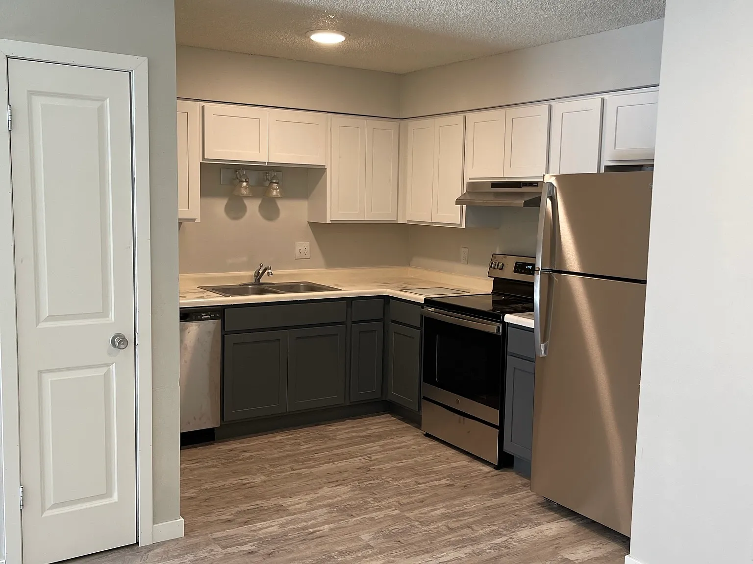 3 bed, $2,125 — Photo 4