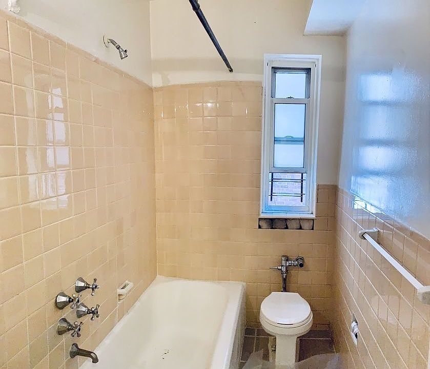 2nd image of 140 Van Cortlandt Ave W APT 3M