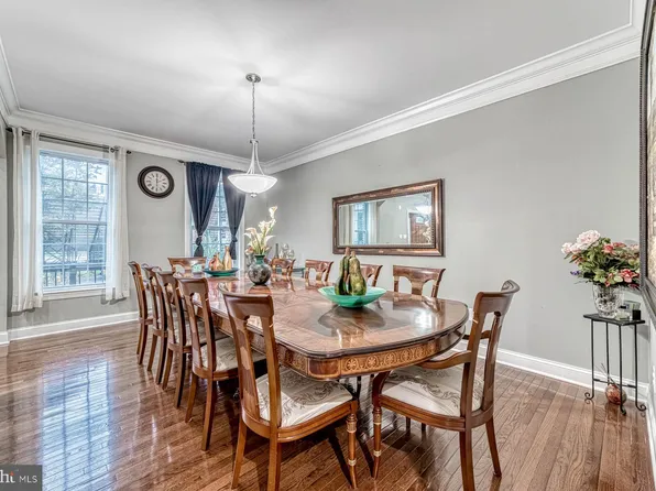 2411 Stokes Ln, Alexandria, VA 22307