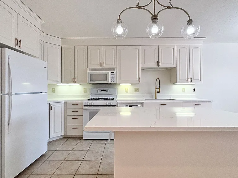 943 E Sage Park Ln — Photo 7