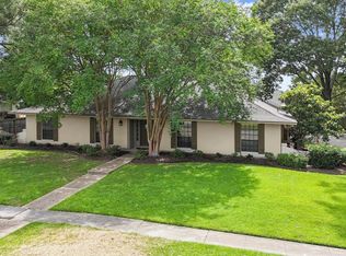 3821 Lake Larouge Dr, Baton Rouge, LA 70816