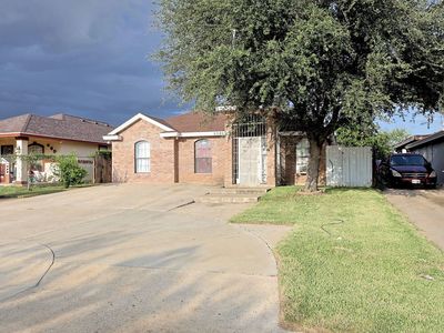 5305 General Franco Dr, Laredo, TX, 78046