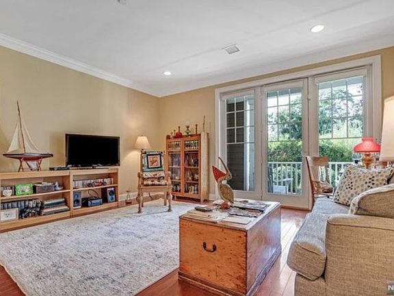 5th image of 5 Tenakill Park Dr #117-1S