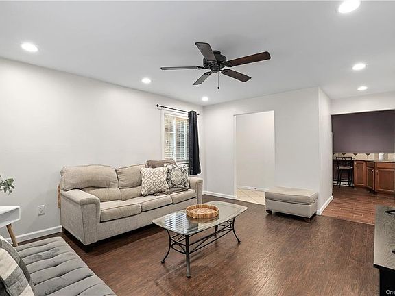 5th image of 220 Fox Run Ln