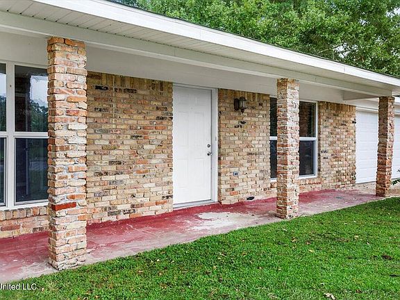 4th image of 1316 Queen Park Cir