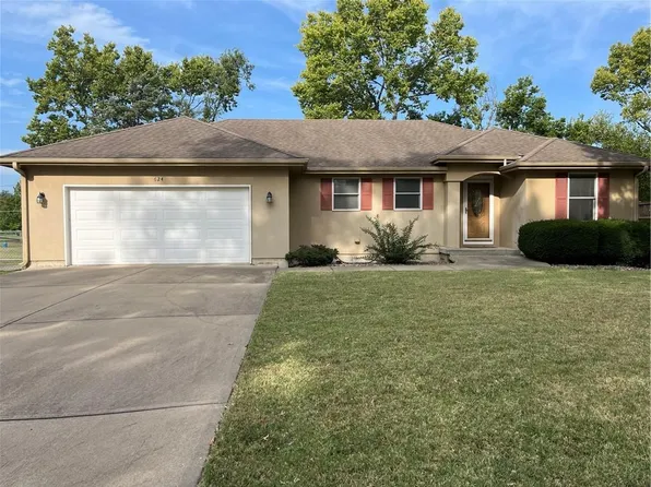 624 N Spruce St, Ottawa, KS 66067