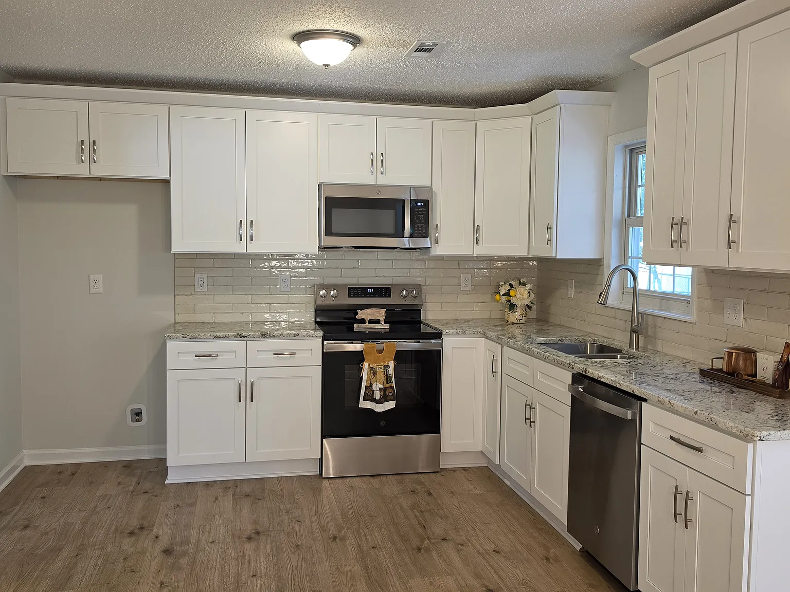 3 bed, 1652 sqft, $2,250 — Photo 3