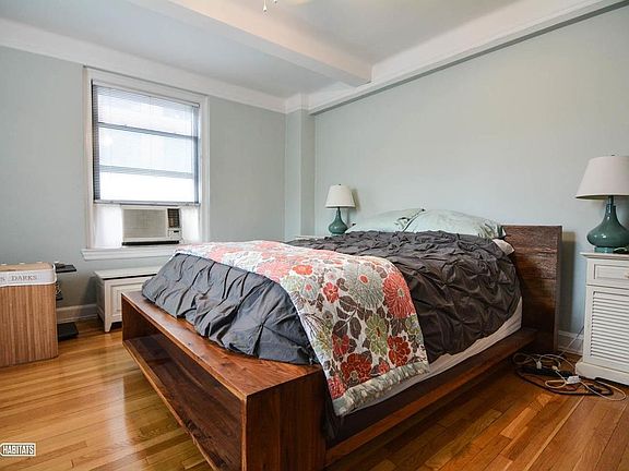 5th image of 201 W 77th St APT 9D