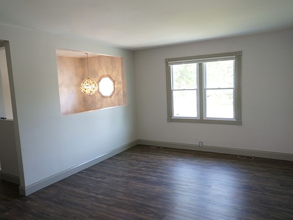 2nd image of 19523 Redwood Ln