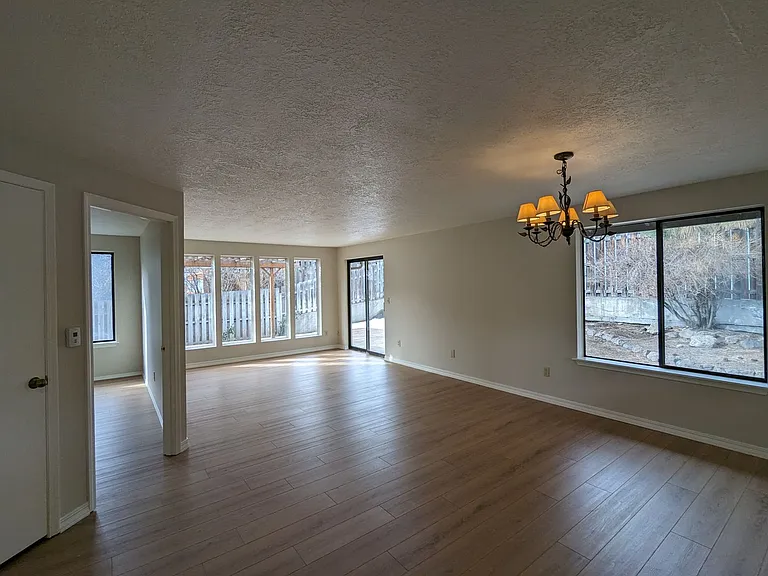 1147 NE Viking Ct — Photo 7