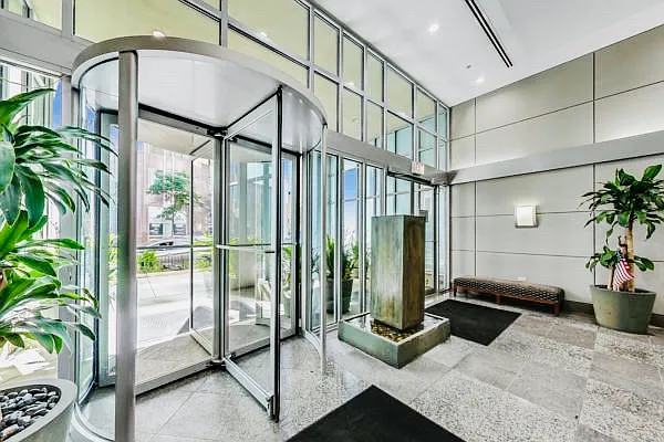 600 N Dearborn St #13 — Photo 11