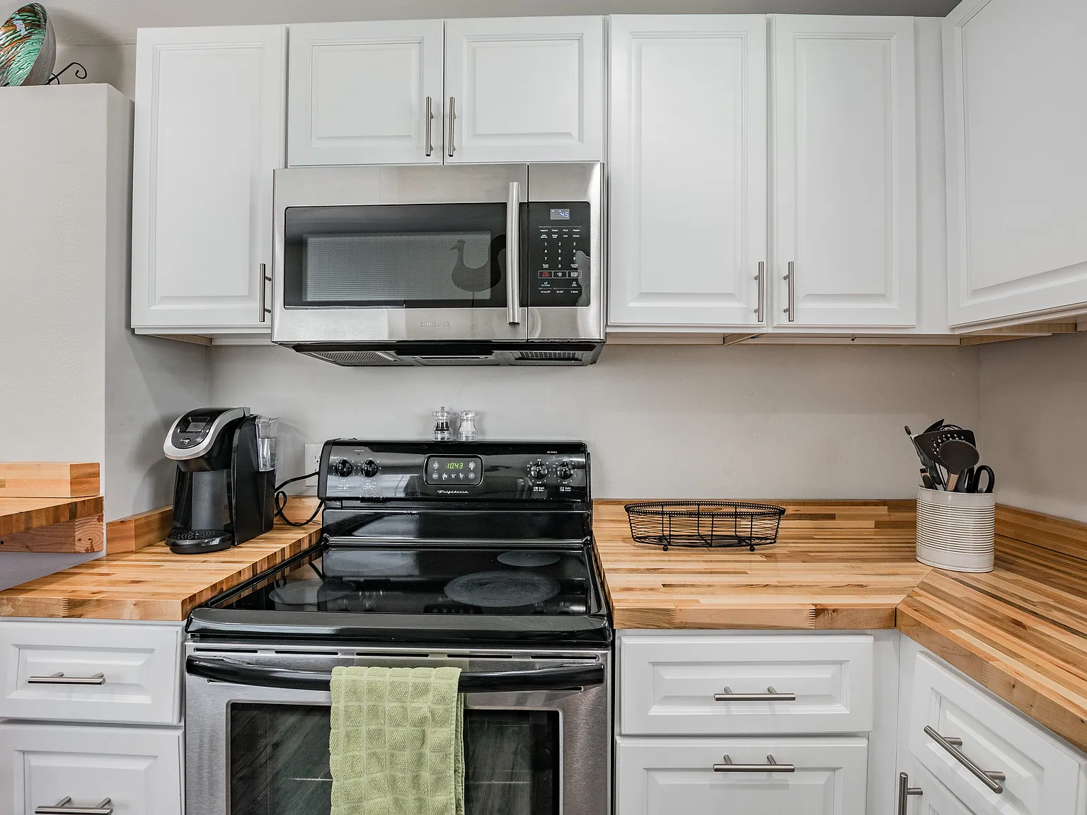 2 bed, 700 sqft, $2,100 — Photo 4