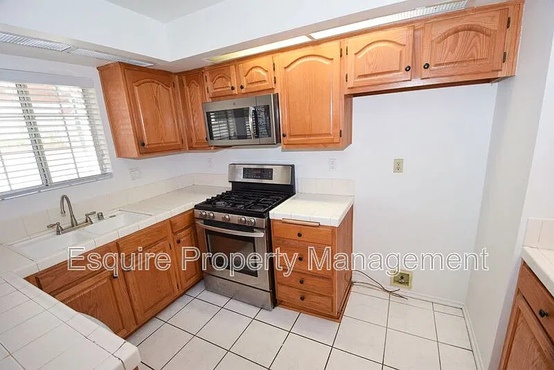 2 bed, 2.5 bath, 1822 sqft, $3,395 — Photo 4