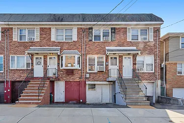 131 Warren Street