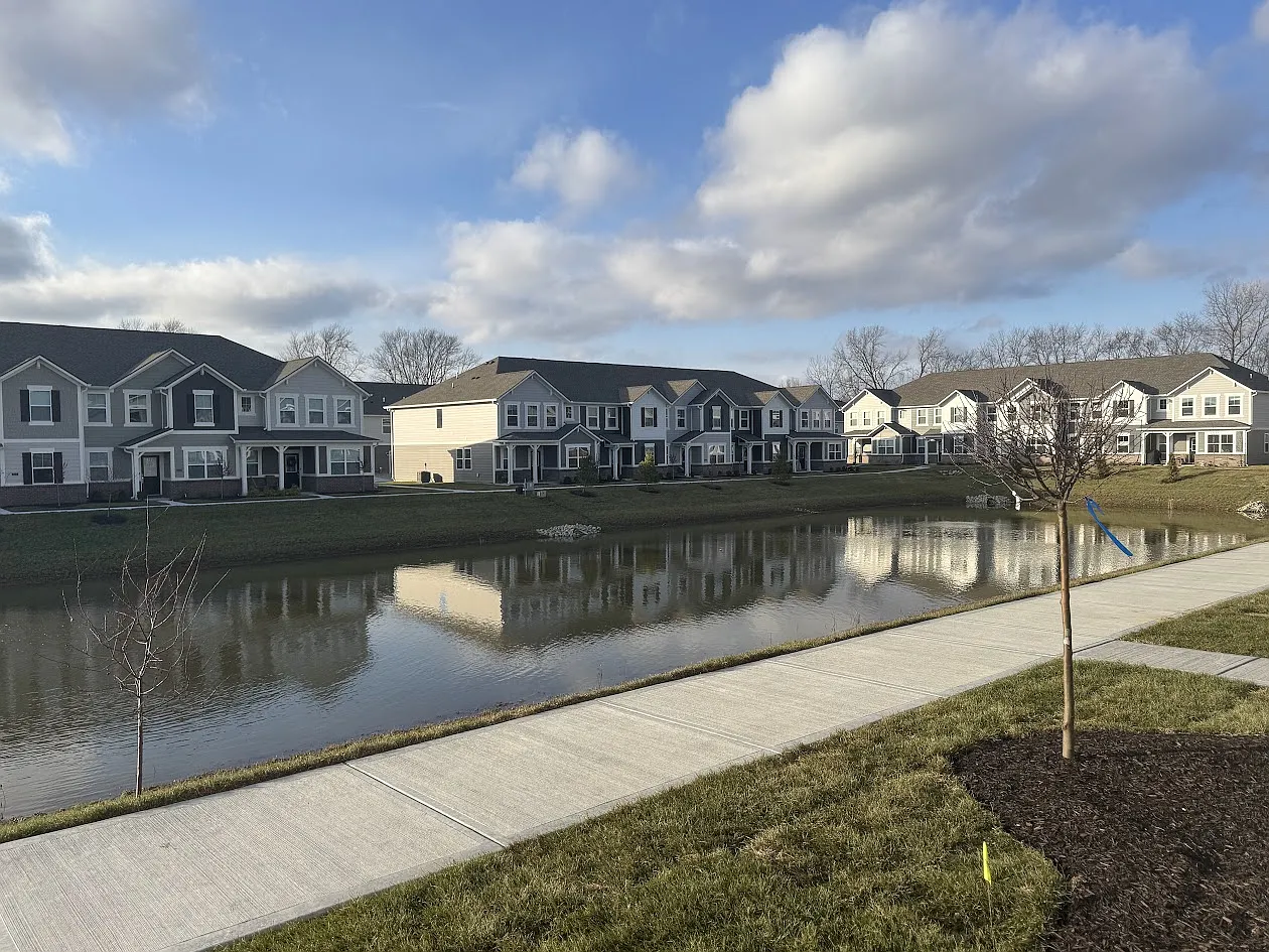 3 bed, 2.5 bath, 1736 sqft, $2,195 — Photo 4