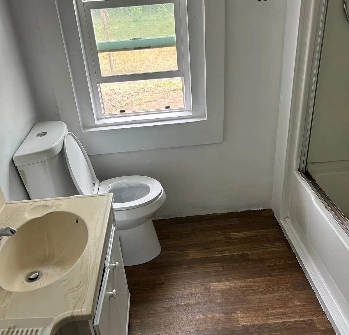 4 bed, 1200 sqft, $2,100 — Photo 3