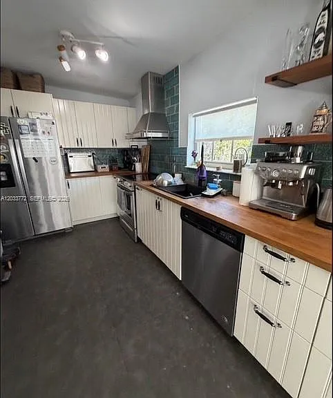 3685 SW 1st Ave — Photo 6