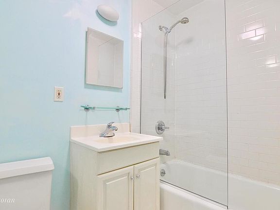 5th image of 216 E 7th St APT 10
